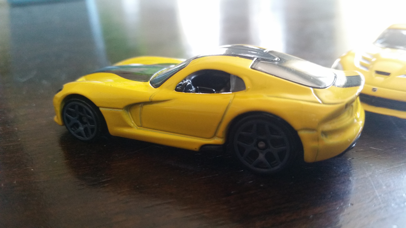Illustration for article titled Viper battle: Auto World vs Hot Wheels